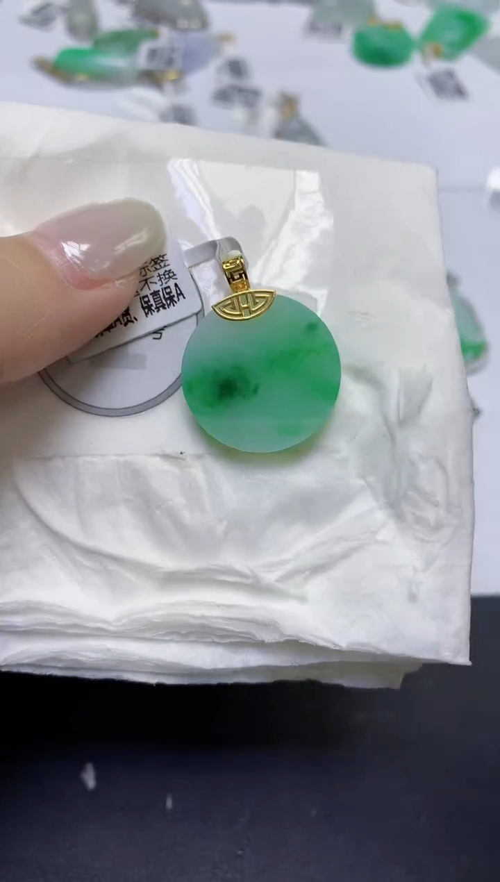 颈饰18K金镶嵌翡翠天然缅甸翡翠A货百元以上9元证书费自理