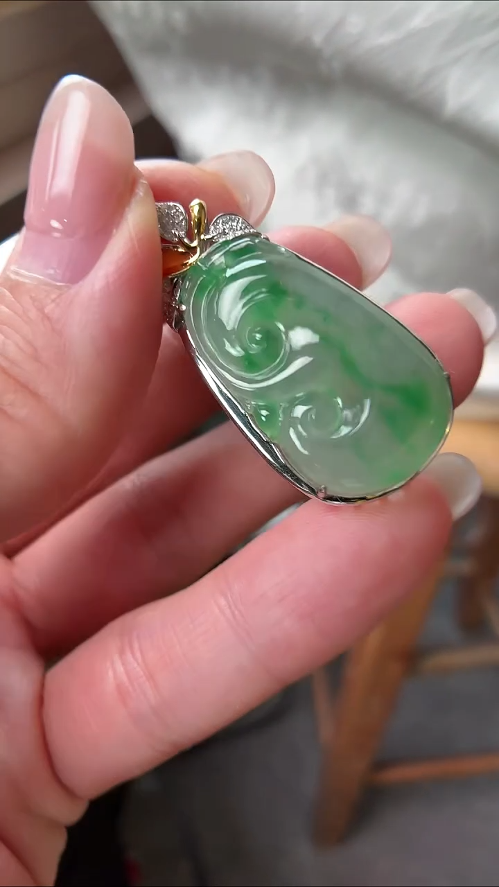 吊坠(不含链)18K金镶嵌翡翠如意