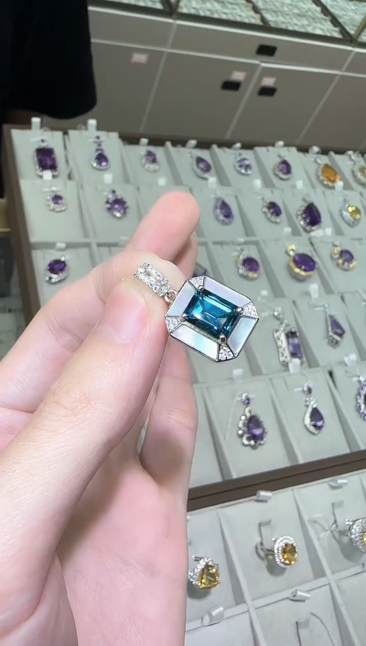 【闪购商品】颈饰托帕石银S925镶嵌伦敦蓝