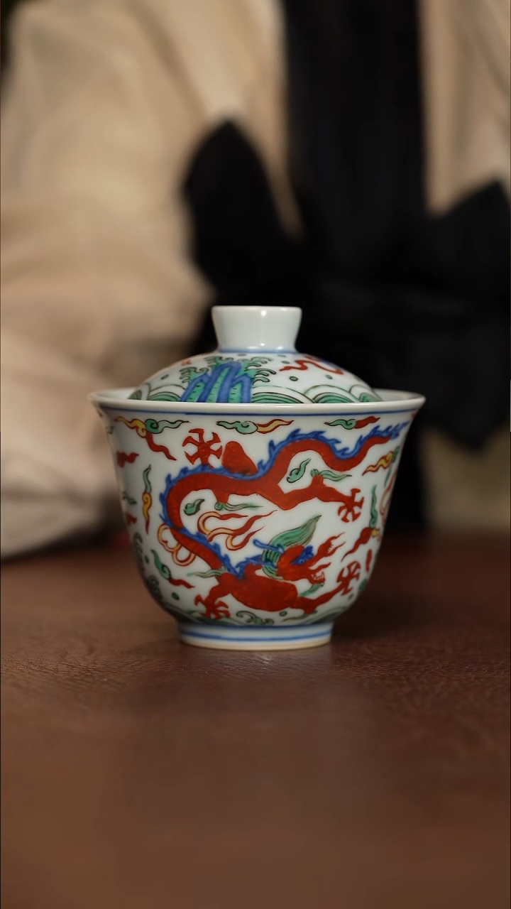 明五彩龙纹铃铛盖碗