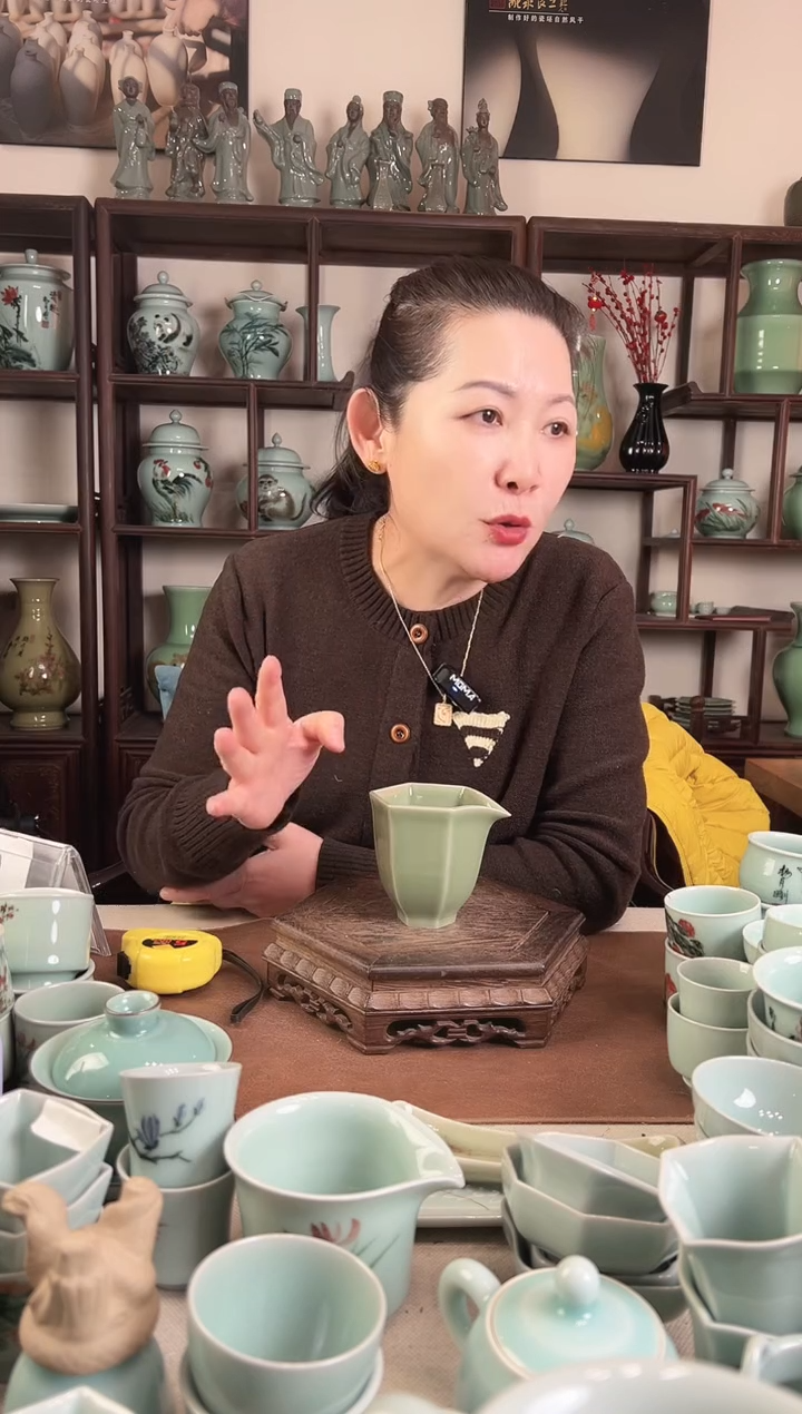 豆青釉 六方 公道杯