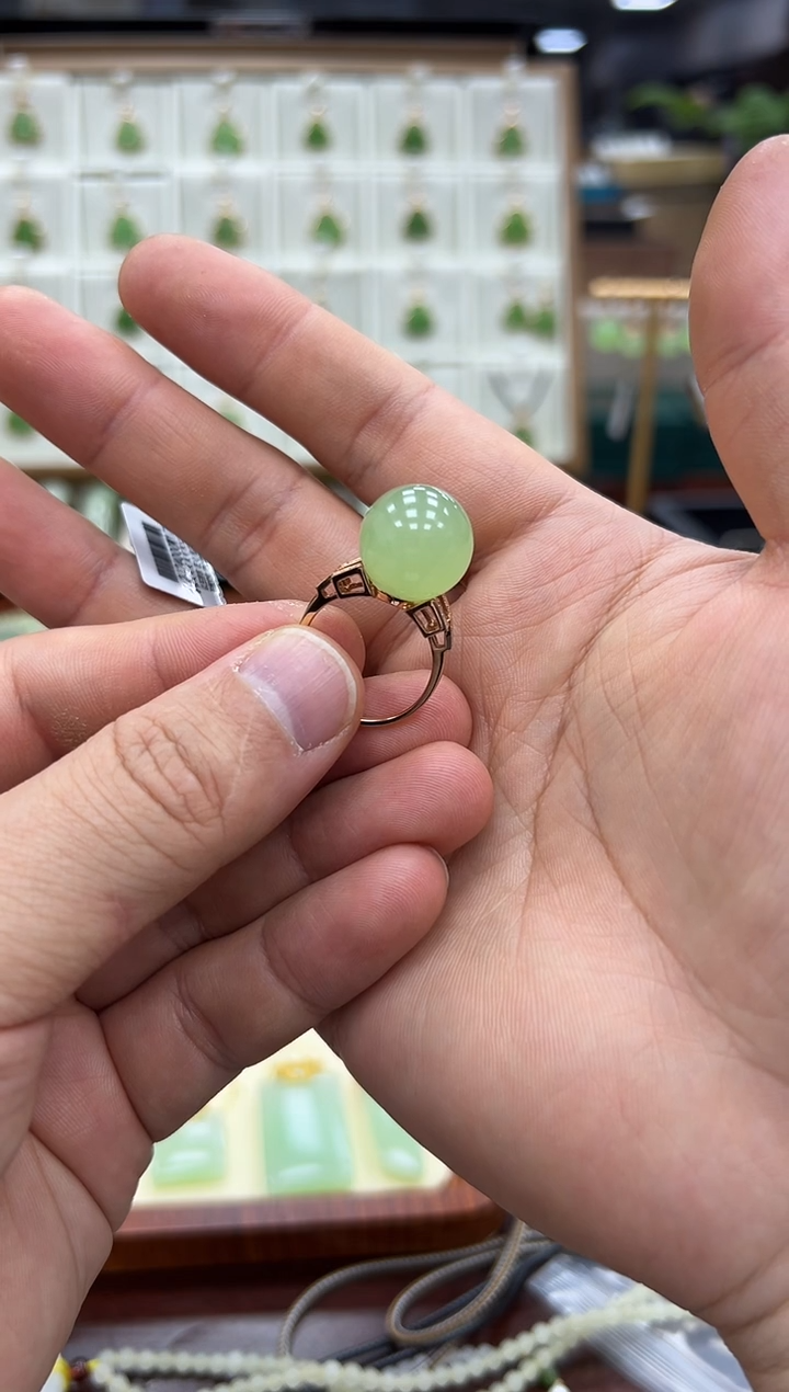 【闪购商品】和田玉戒指18K金镶嵌一个