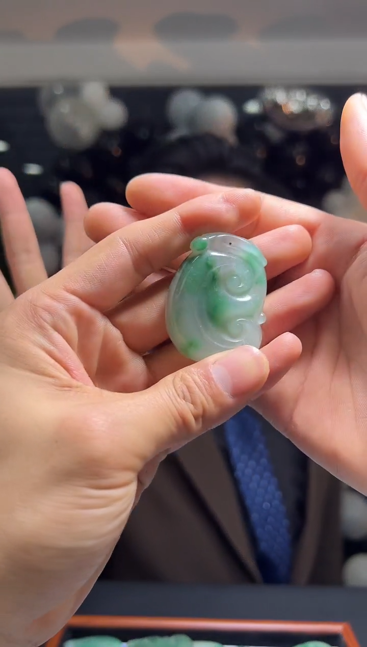 颈饰未镶嵌石英质玉如意（多样性发货）