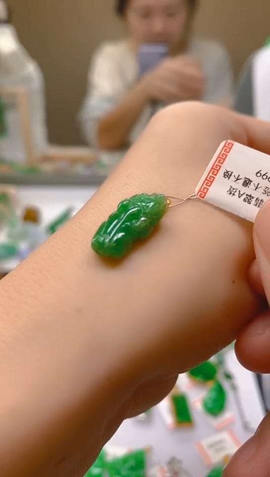 【闪购商品】翡翠颈饰18K金镶嵌天然翡翠A货，支持复检