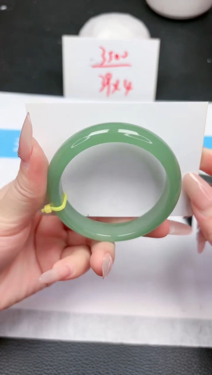 【闪购商品】石英质玉手镯未镶嵌600-55.1