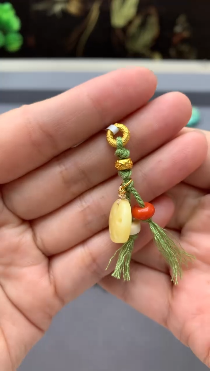 未镶嵌挂件南红玛瑙S181