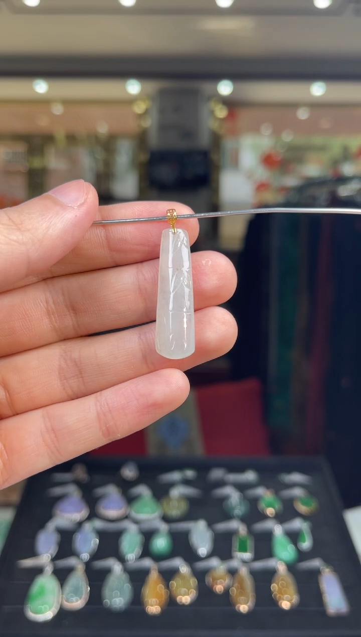 颈饰18K金镶嵌翡翠14号标签撕毁不退换