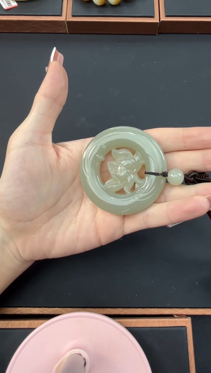 【闪购商品】和田玉把件未镶嵌且末微色差近矿把件