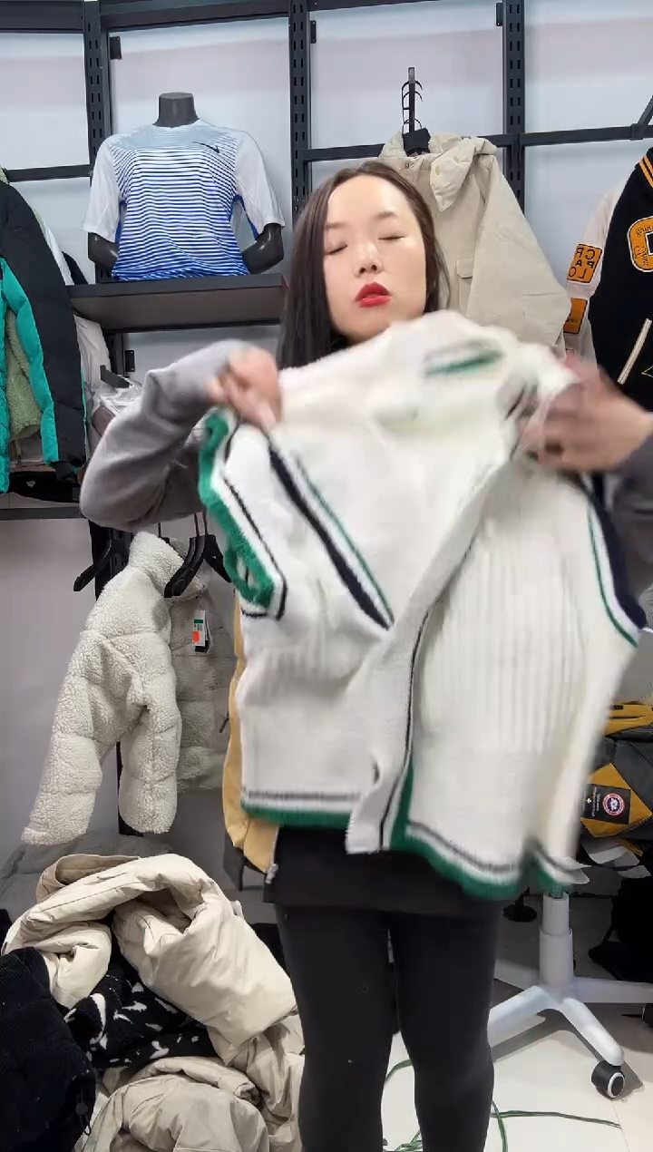 2523闪购编码 Nike/Jordan运动卫衣裤以直播间过款为准 尺码·M