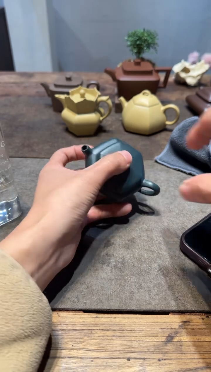 茶壶紫砂嗨*牛民国绿紫砂壶