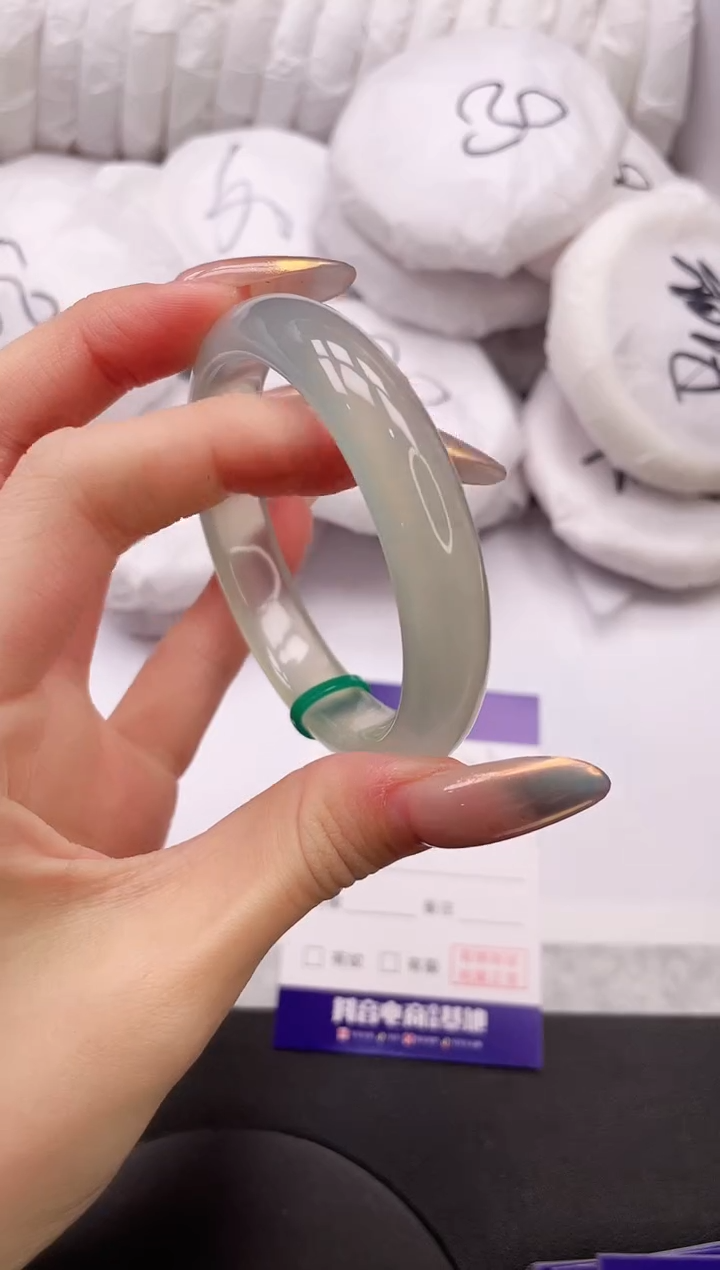 【闪购商品】石英质玉手镯未镶嵌10K234-54
