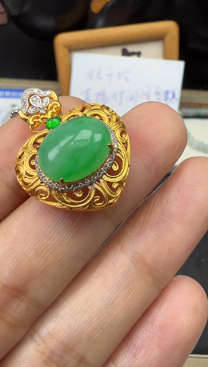 【闪购商品】翡翠吊坠(不含链)18K金镶嵌吊坠