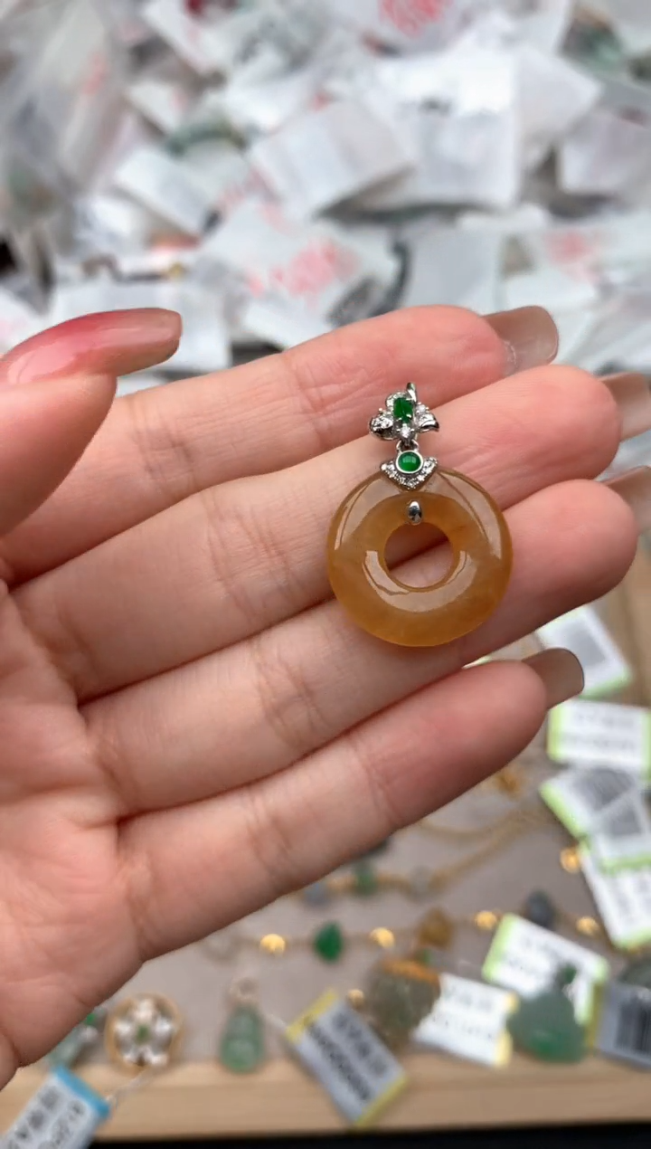 18K金镶嵌挂件翡翠1