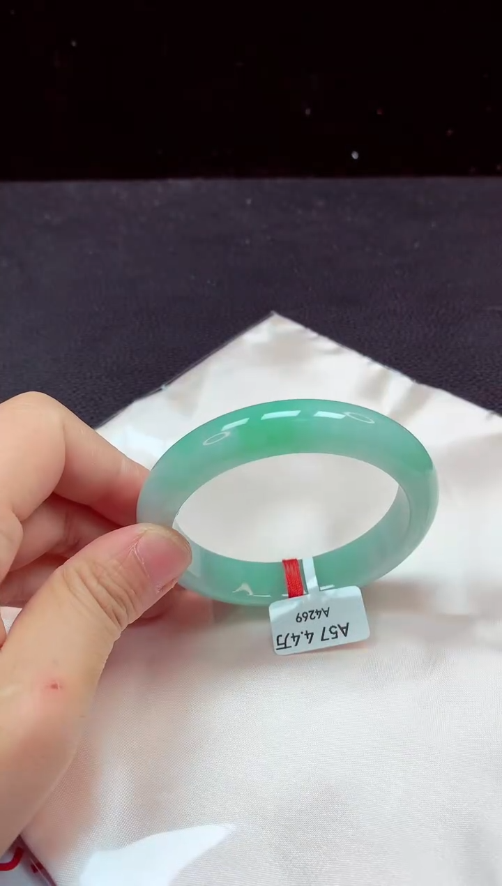 【闪购商品】翡翠手镯未镶嵌手镯57