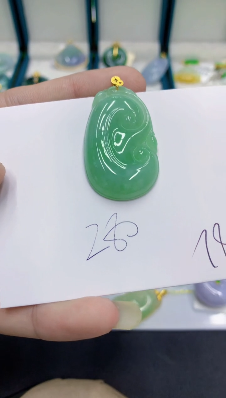 颈饰18K金镶嵌翡翠翡翠