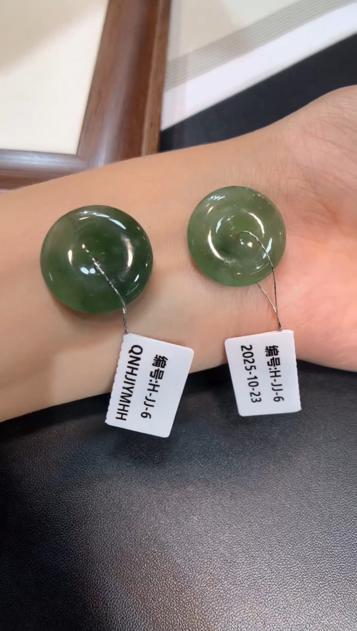 颈饰未镶嵌翡翠平安扣 多样性发一件