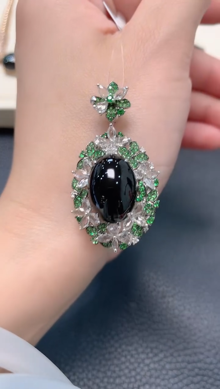 【闪购商品】翡翠吊坠(不含链)18K金镶嵌B38