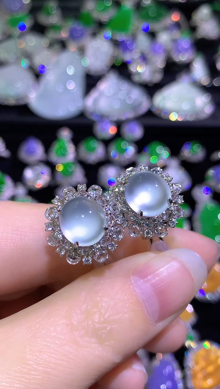 18K金镶嵌翡翠耳饰玻璃种双眼皮蛋面耳包