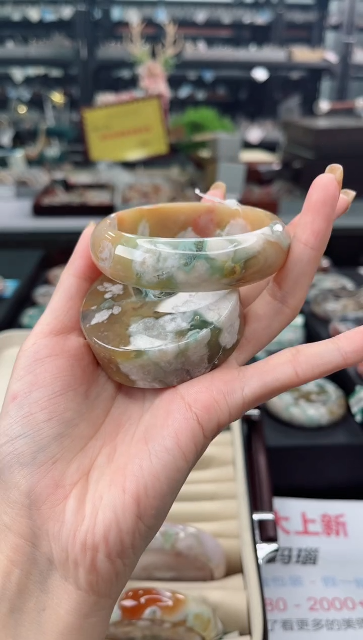 【闪购商品】石英质玉手镯未镶嵌60圈口（赠品镯心）S90552