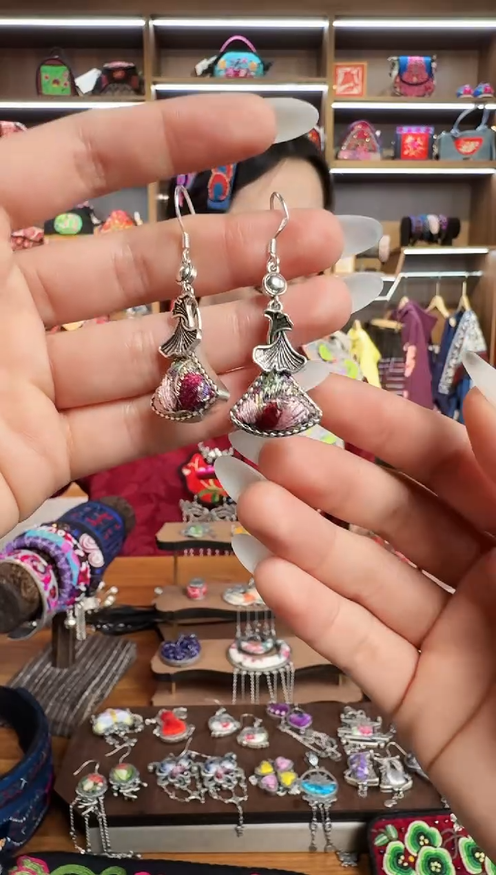 【闪购商品】织绣168蒙阿苏苗绣传承