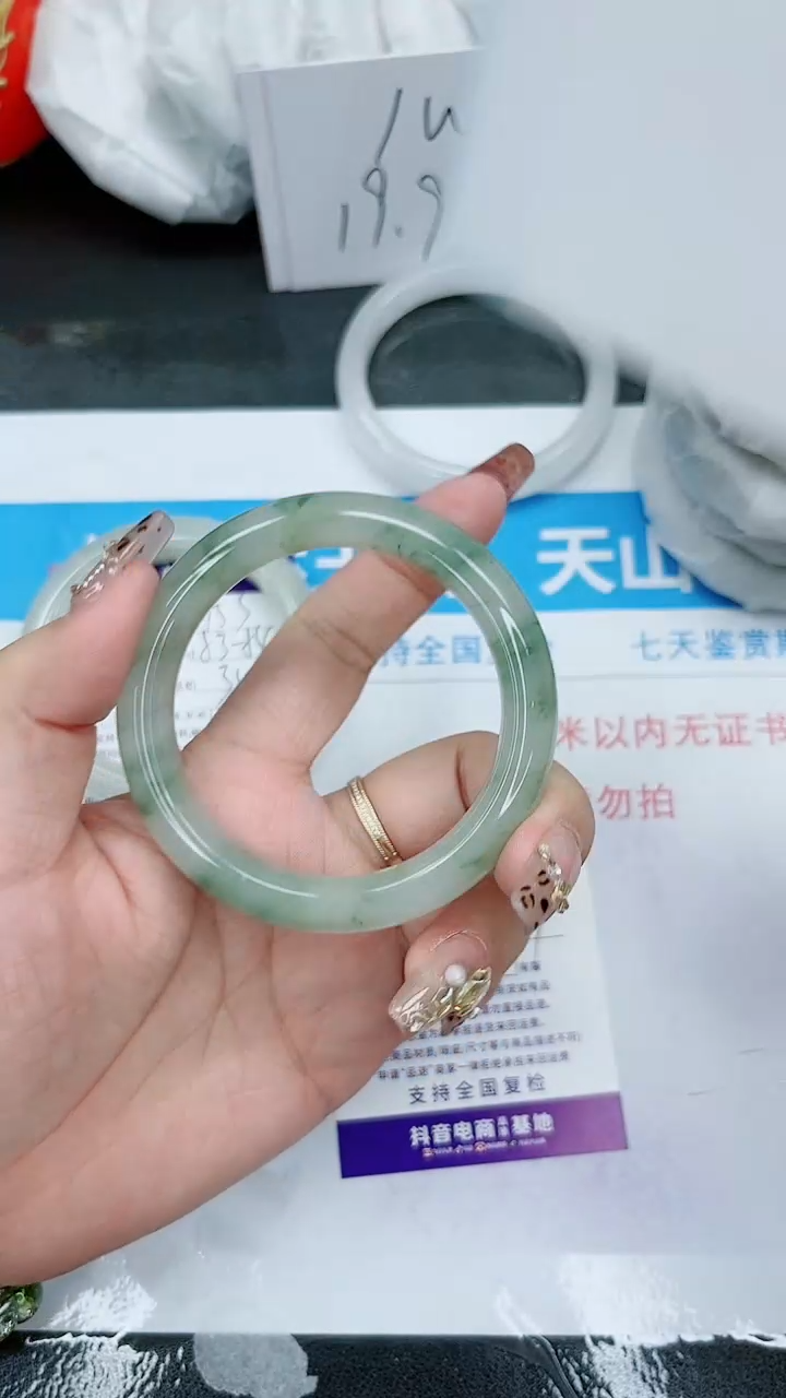 【闪购商品】石英质玉手镯未镶嵌154号/52-53圈