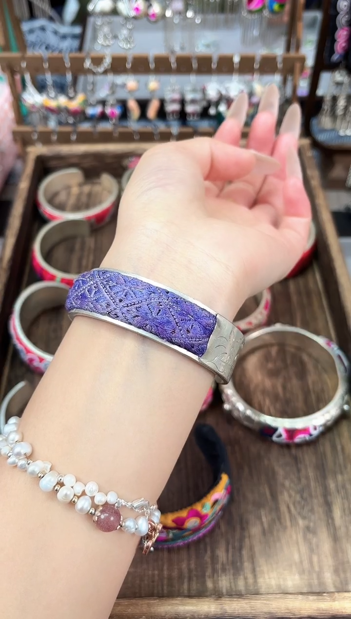 织绣民族风非遗老绣饰品548