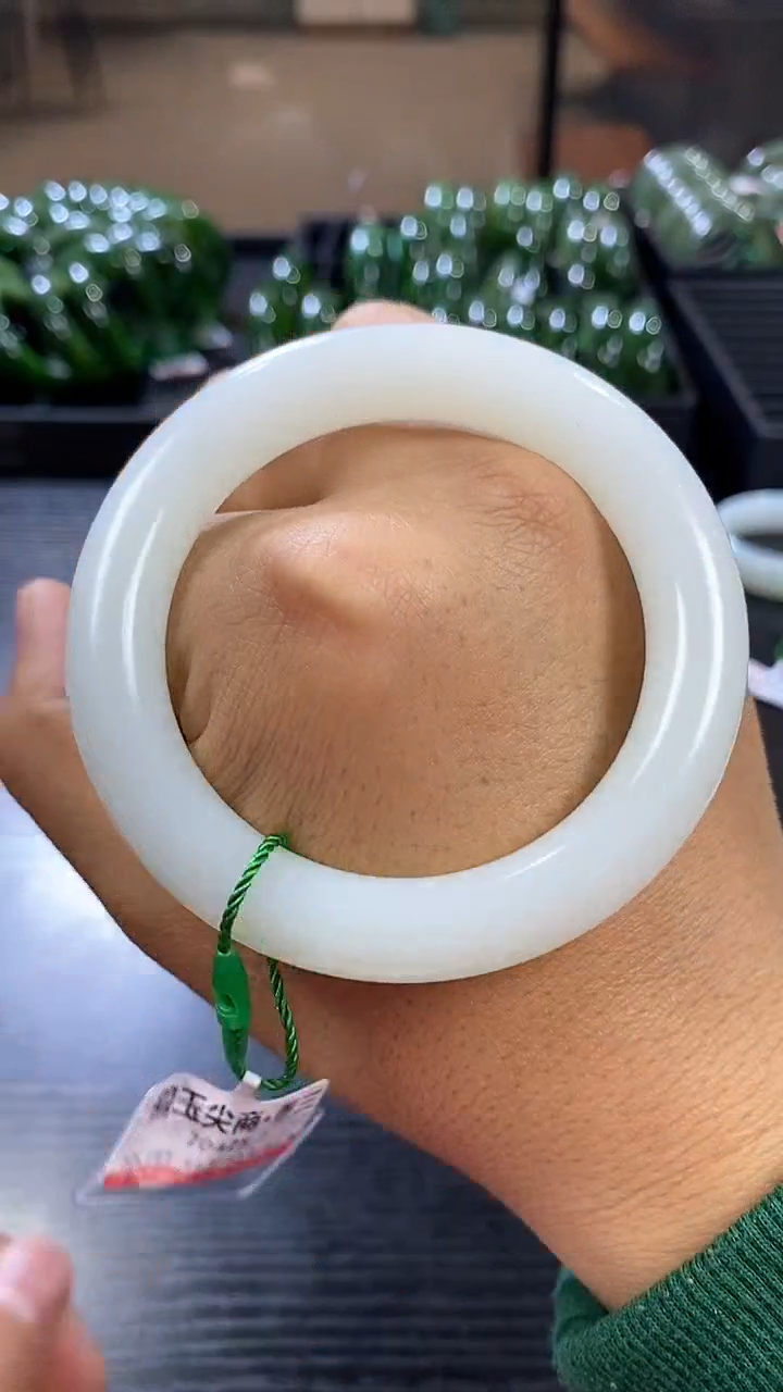 【闪购商品】和田玉碧玉手镯55未镶嵌一个