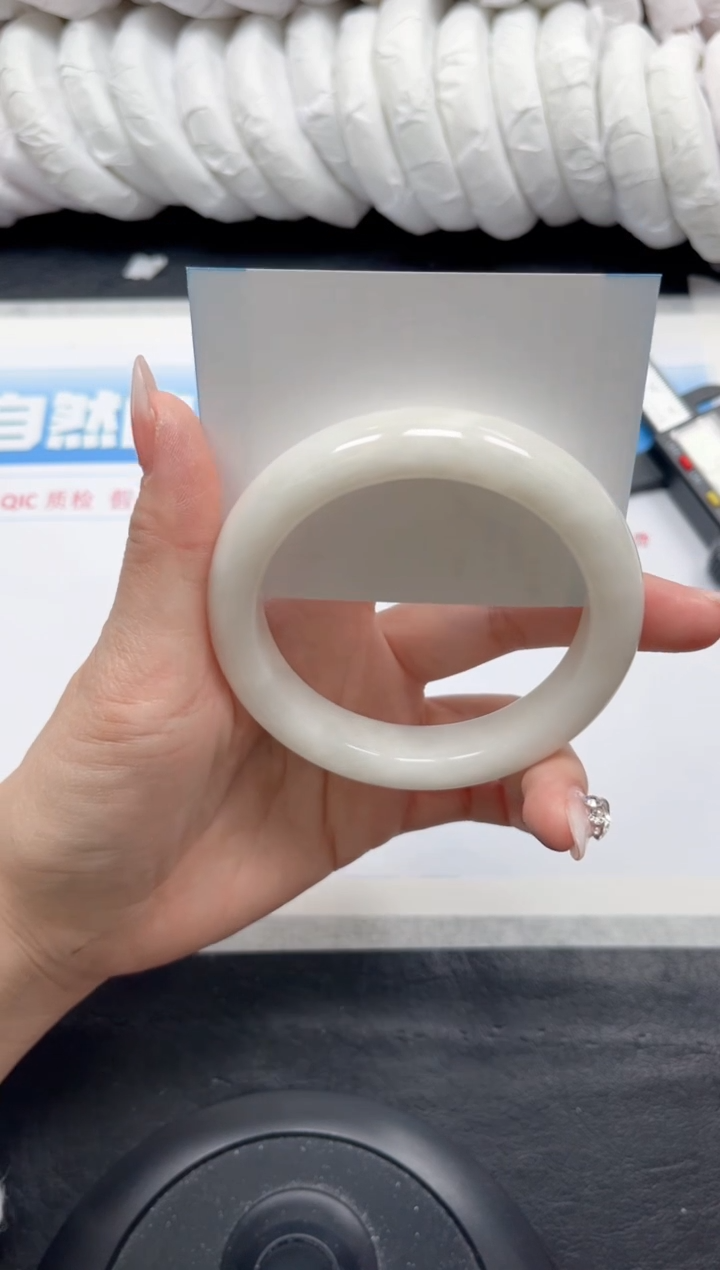 【闪购商品】石英质玉手镯未镶嵌269-62.5