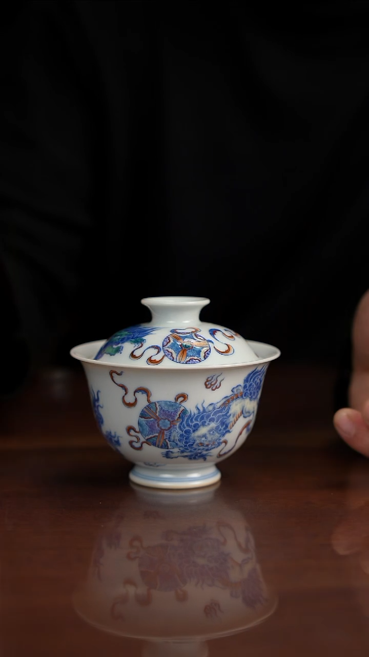空山明月斗彩狮子