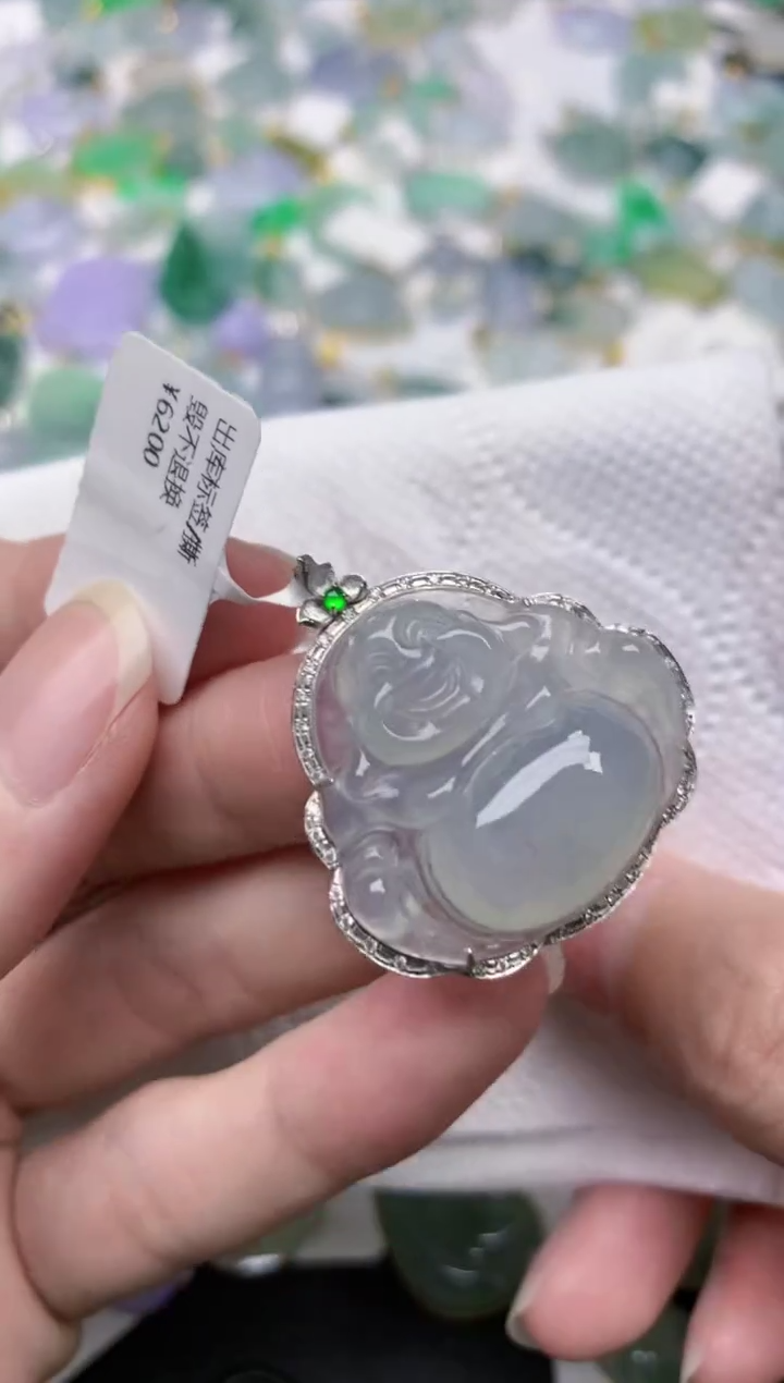 颈饰18K金镶嵌翡翠天然翡翠A货