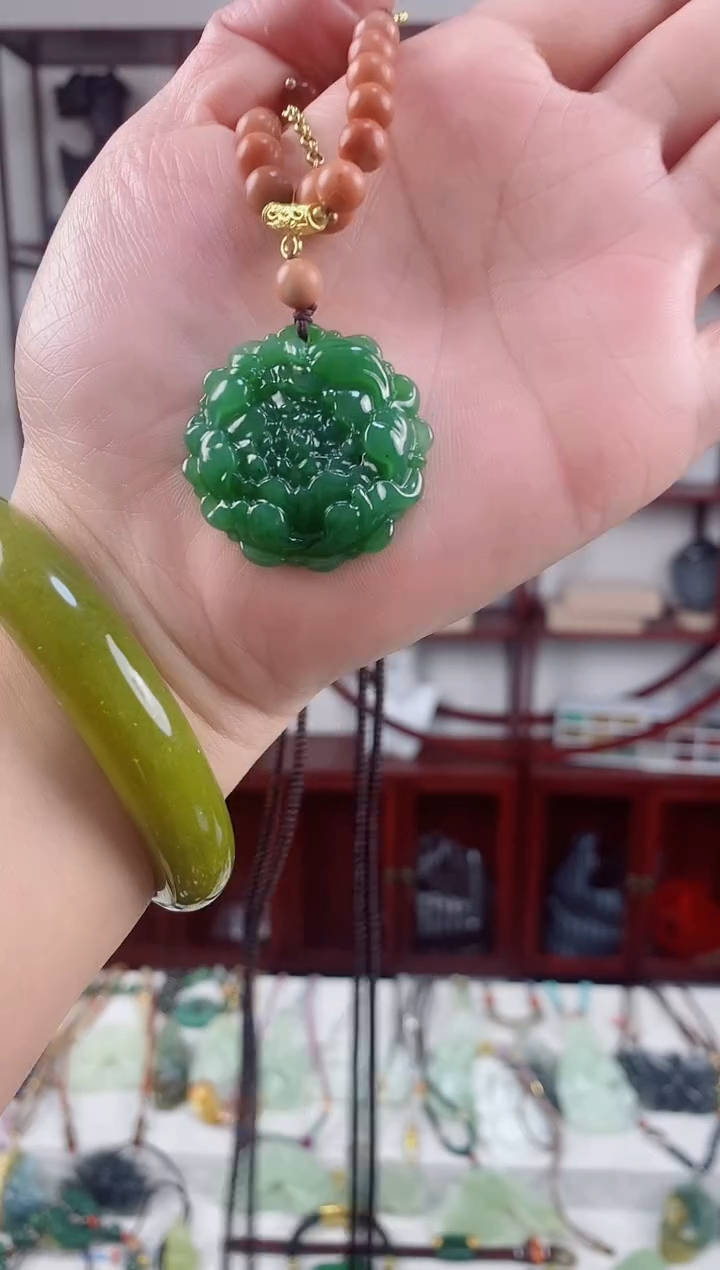 颈饰未镶嵌和田玉花开富贵