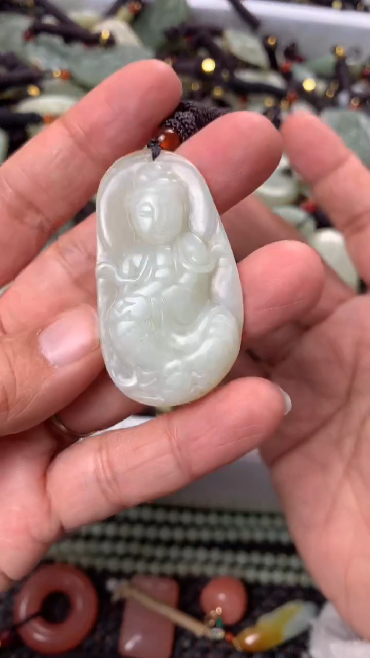 【闪购商品】和田玉颈饰未镶嵌多样性发货没有证书.拍一发一，有瑕