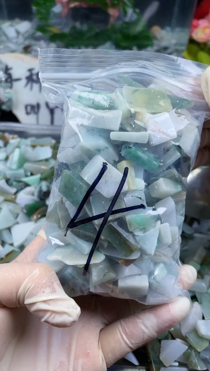 【闪购商品】翡翠颈饰未镶嵌天然翡翠边角小号500克4