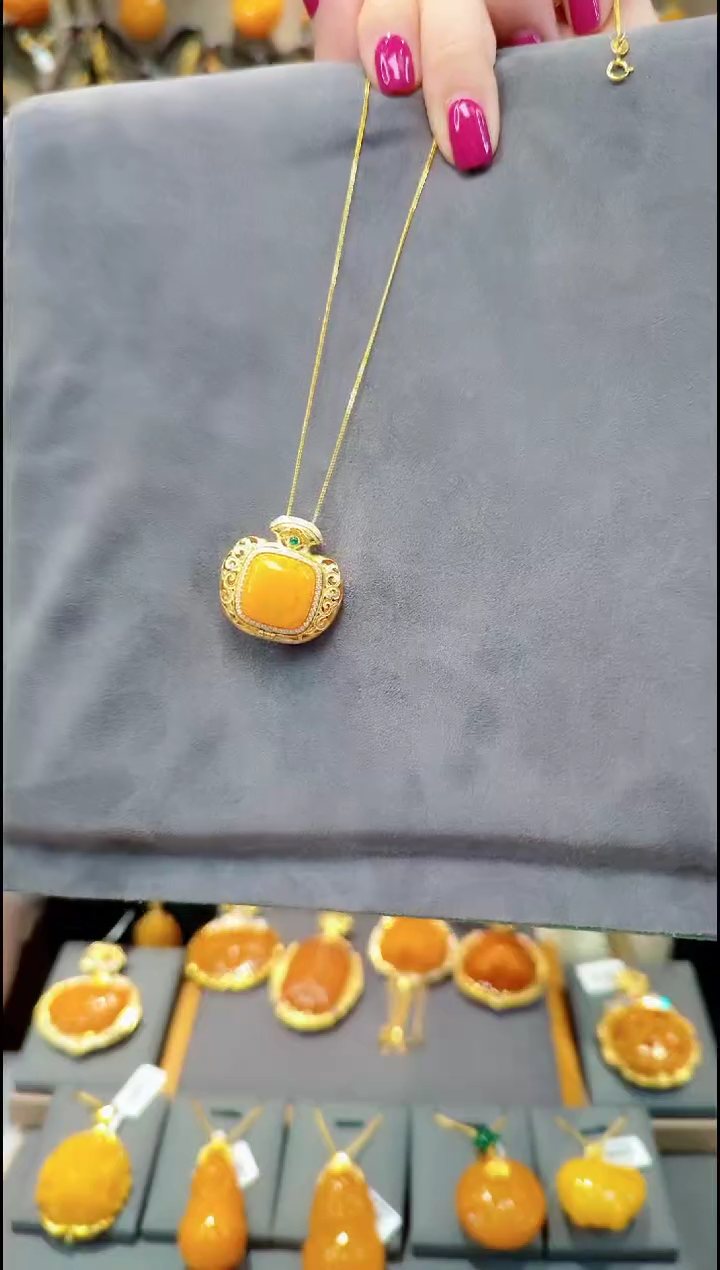【闪购商品】蜜蜡吊坠(赠链)银S925镀金镶嵌B281蜜蜡吊坠