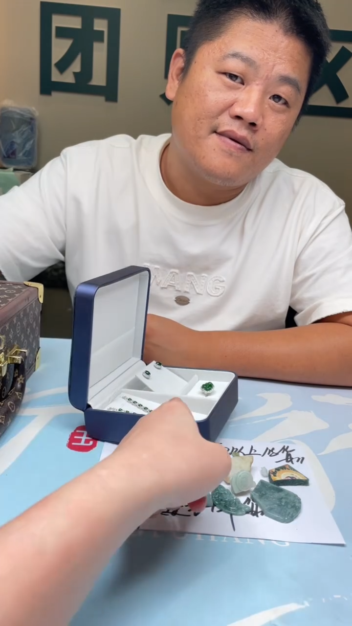 颈饰合金翡翠温*～-净货