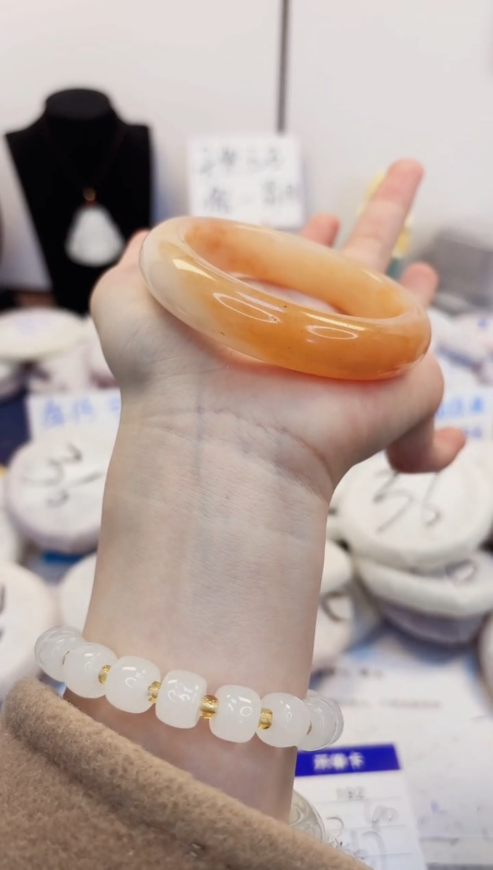 【闪购商品】石英质玉手镯未镶嵌192