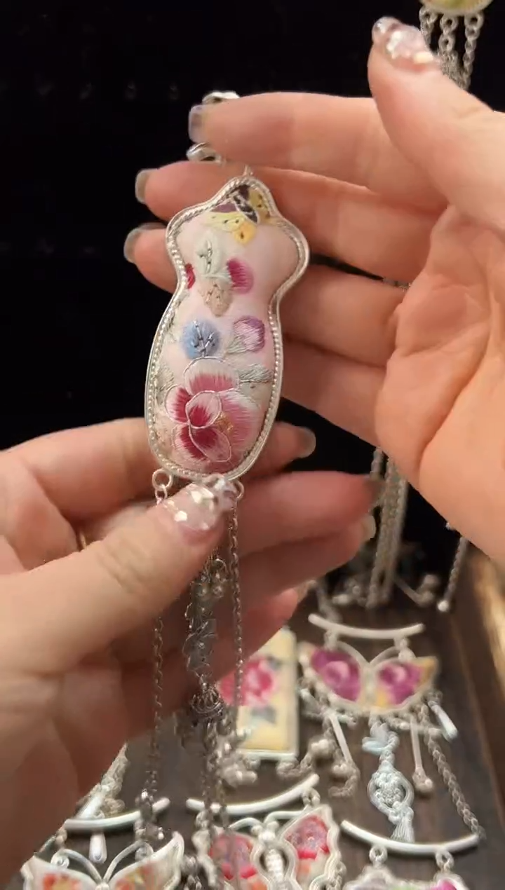 【闪购商品】织绣民族风老绣饰品429