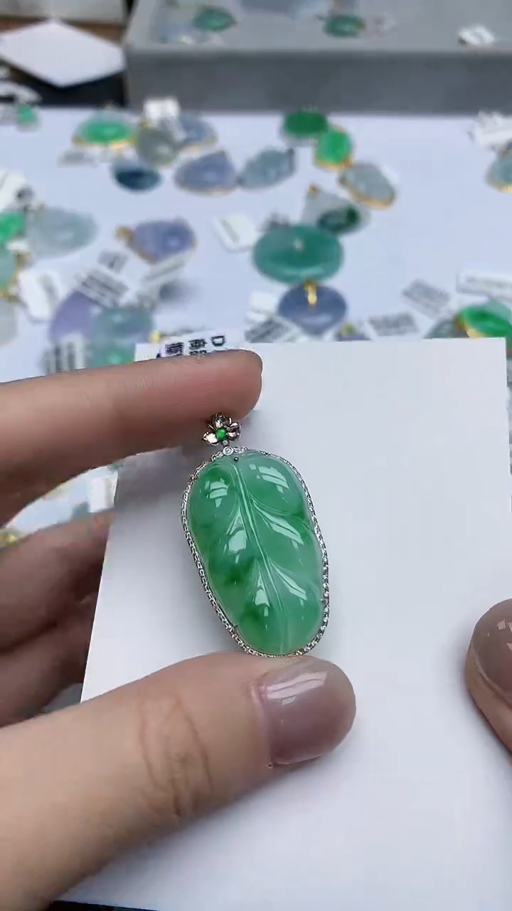 【闪购商品】翡翠挂件18K金镶嵌天然翡翠A货