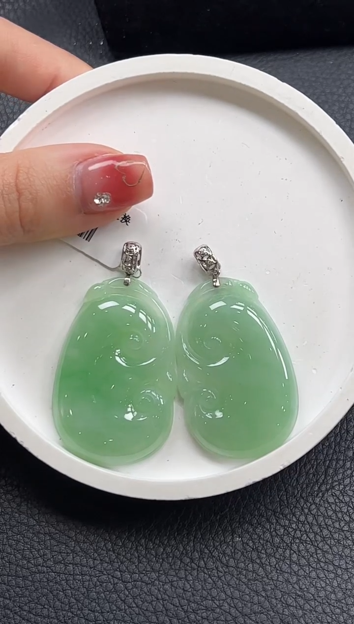 【闪购商品】翡翠颈饰18K金镶嵌如意多样性发1件