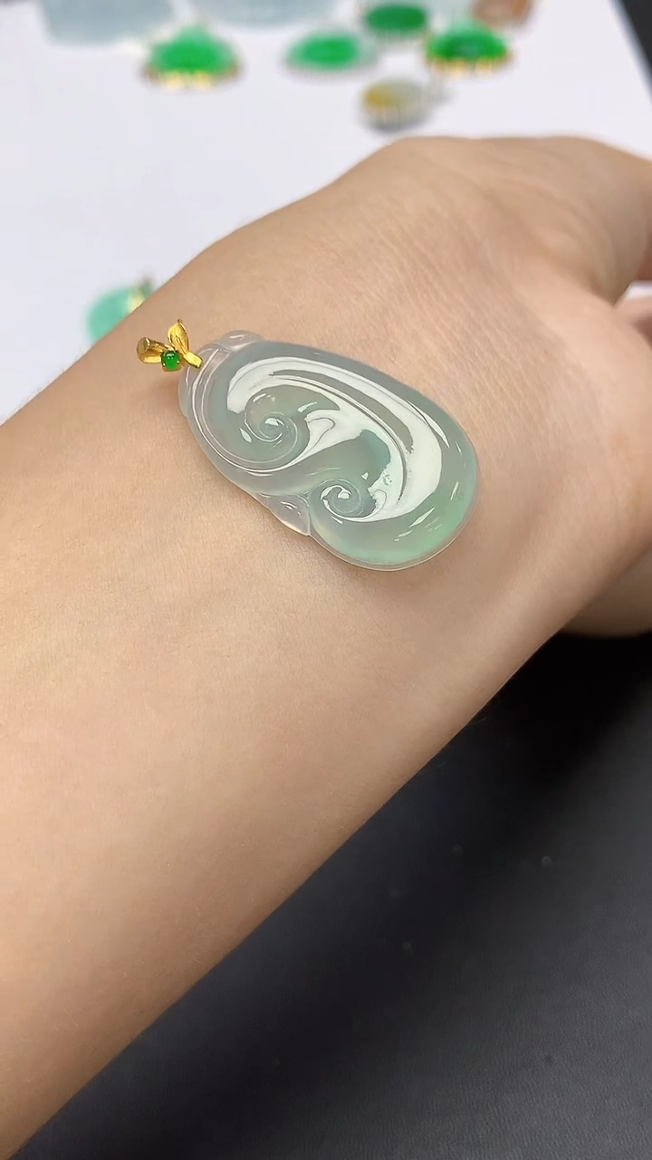 翡翠18K金镶嵌颈饰天然缅甸a货翡翠