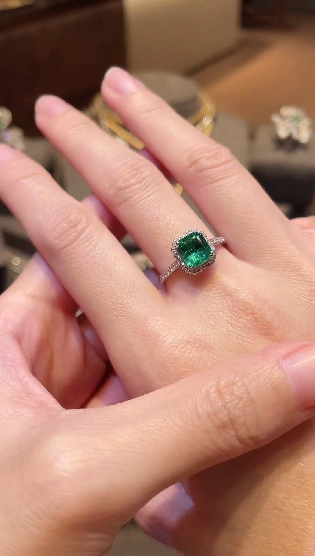 【闪购商品】祖母绿戒指18K金镶嵌1.95ct