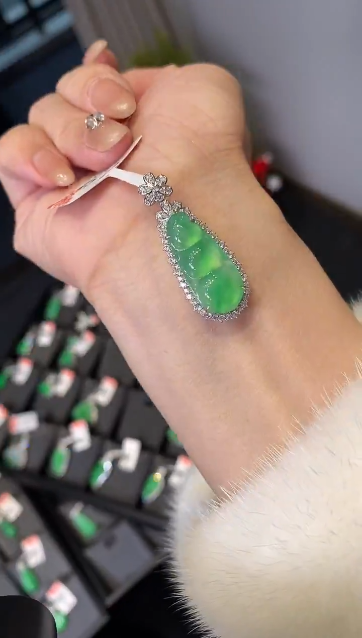 吊坠(不含链)18K金镶嵌翡翠福豆