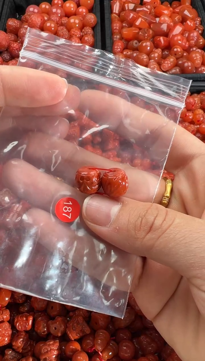 【闪购商品】南红玛瑙颈饰未镶嵌1