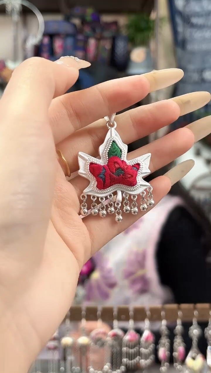 织绣民族风非遗老绣苗银饰品661*