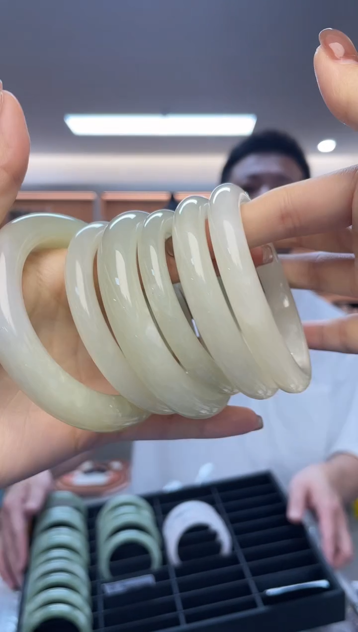 未镶嵌手镯和田玉（多样性发一件）*圈口备注53-55