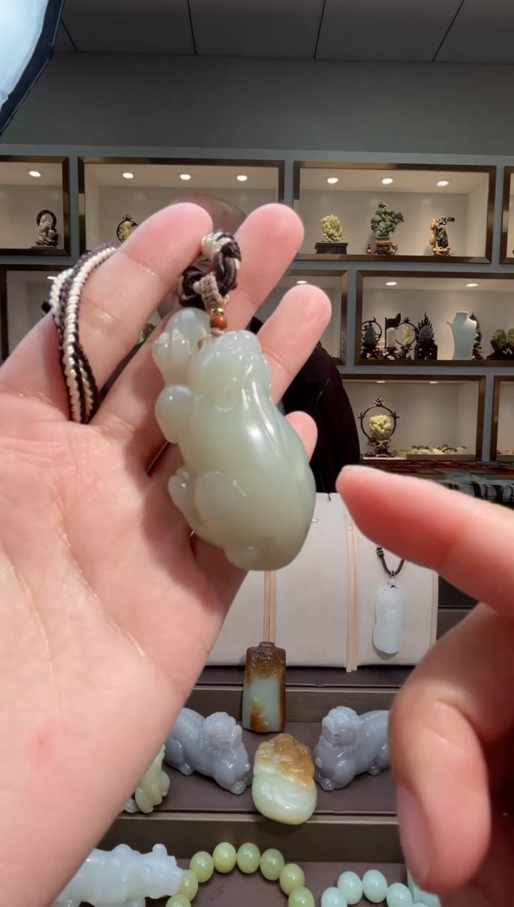 颈饰未镶嵌和田玉苏