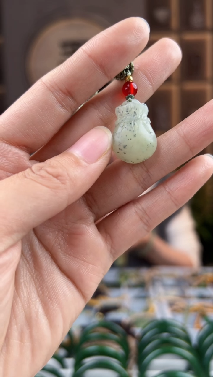 颈饰未镶嵌和田玉拍一发一，拍一发一
