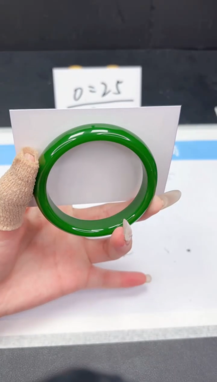 【闪购商品】石英质玉手镯未镶嵌21-56.4