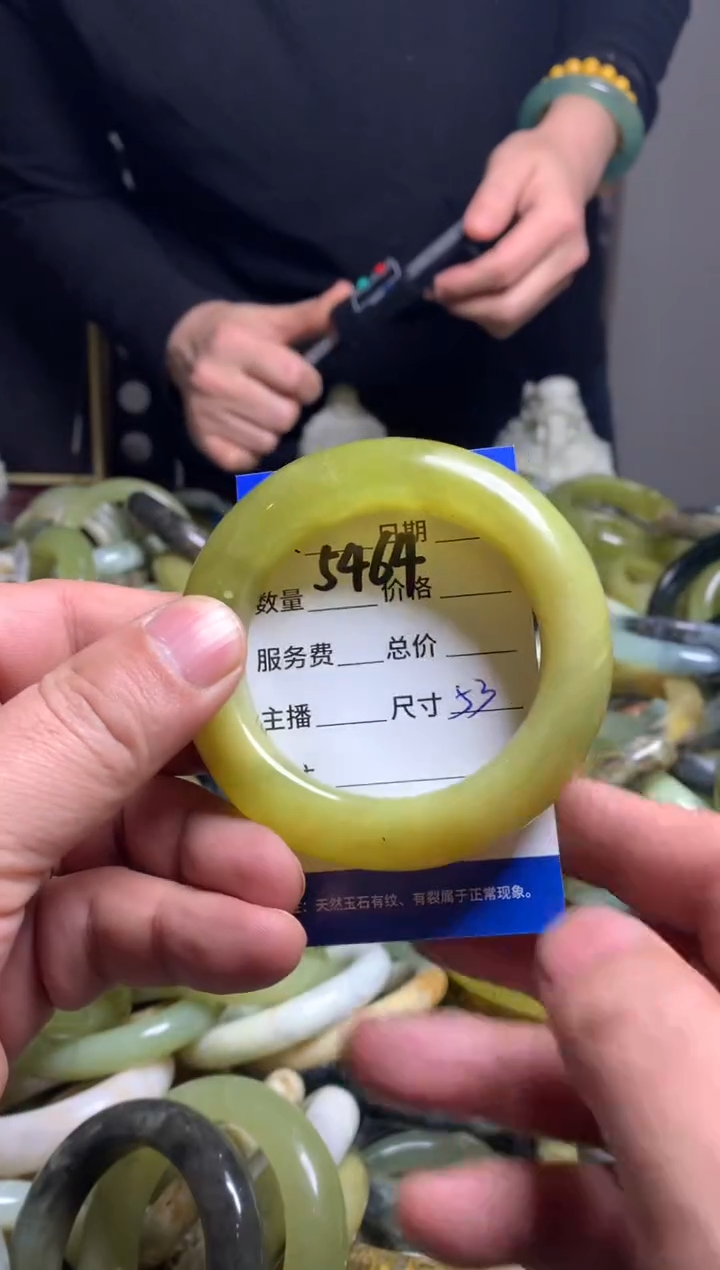 【闪购商品】蛇纹石玉手镯未镶嵌5465