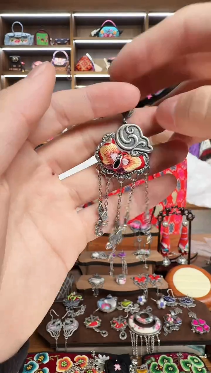 【闪购商品】织绣185蒙阿苏苗绣传承